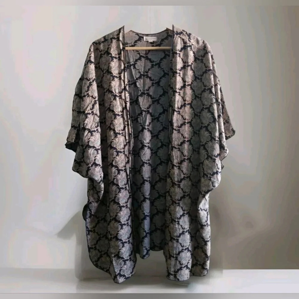 Open front oversized floral multi printed kimono Small Navy/ tan